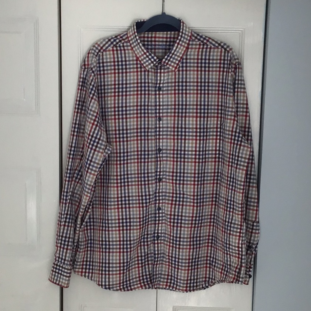 Men’s multicolor plaid button down!